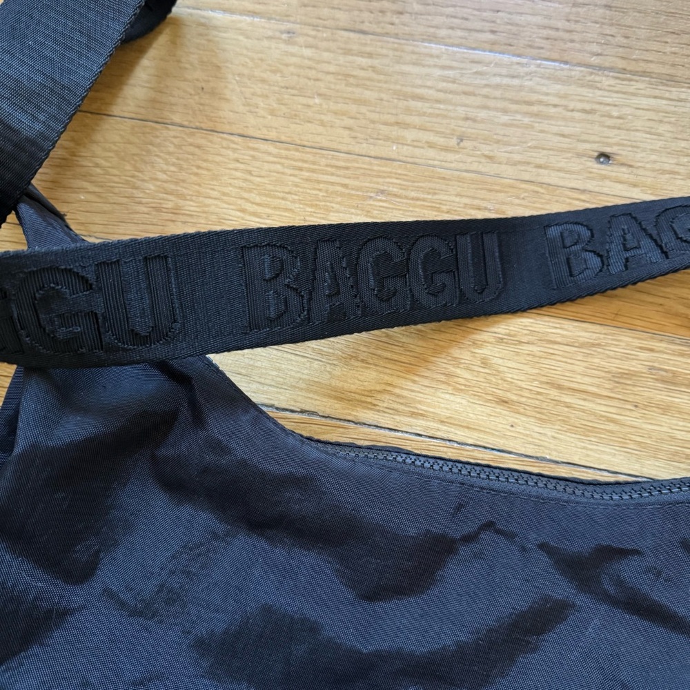BAGGU Medium Nylon Crescent Bag - Picture 9 of 10
